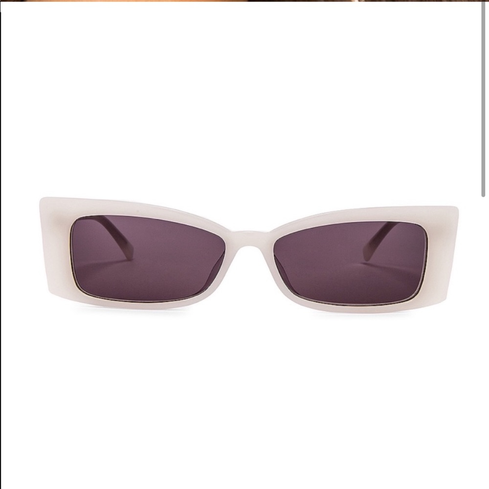 NWT Revolve my my my Dylan Sunglasses Y2K 90s Retro  Ivory